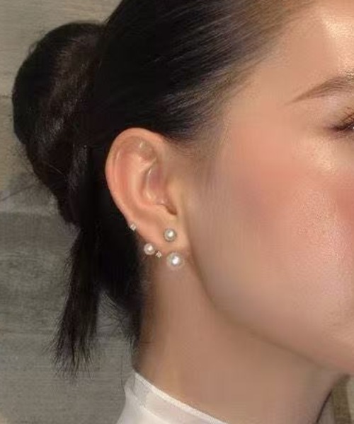 Achic(アシック)の「パールビーズ ラインピアス(ピアス(両耳用)・レディース・ホワイト・M)」の2枚目の写真