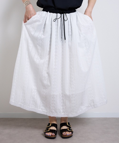 vent blanc（ヴァンブラン）の「VB : denicher デニシェ カット ワーク レース ギャザー スカート（スカート・レディース・ホワイト/ブラック・FREE）」の3枚目の写真