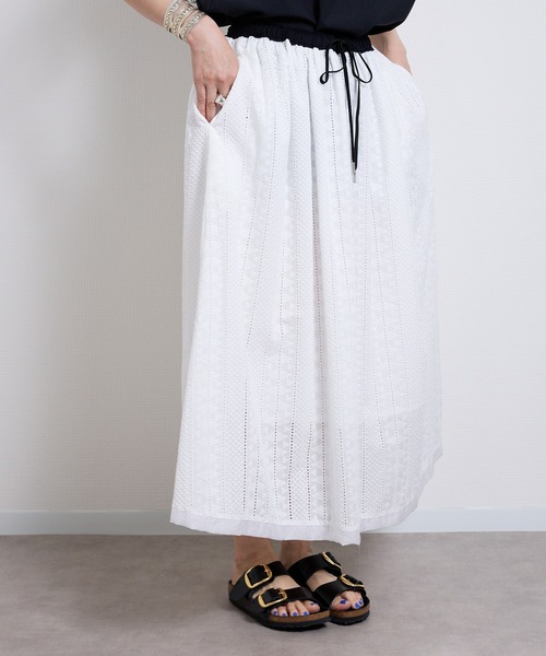 vent blanc（ヴァンブラン）の「VB : denicher デニシェ カット ワーク レース ギャザー スカート（スカート・レディース・ホワイト/ブラック・FREE）」の4枚目の写真
