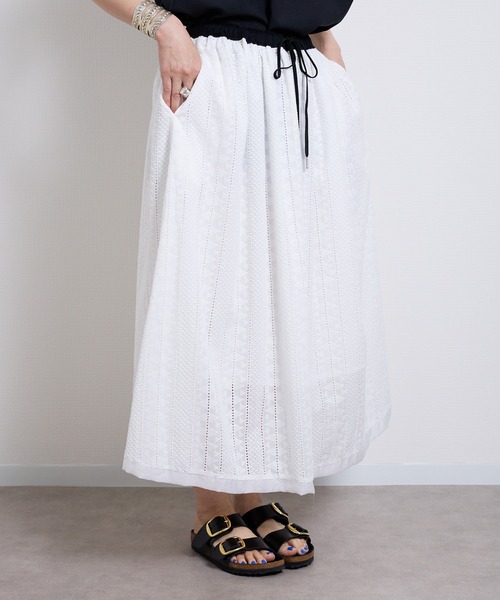 vent blanc（ヴァンブラン）の「VB : denicher デニシェ カット ワーク レース ギャザー スカート（スカート・レディース・ホワイト/ブラック・FREE）」の5枚目の写真