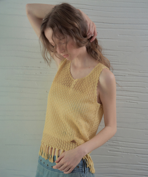 OURNOSTALGIA(アワー ノスタルジア)の「Handmade Fringe Sleeveless Knit_Light Yellow(OC26KN21)(ニット/セーター・レディース・ライトイエロー・FREE)」の2枚目の写真