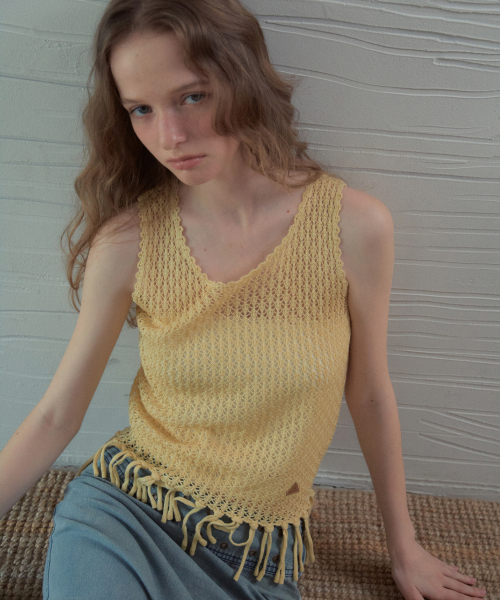 OURNOSTALGIA(アワー ノスタルジア)の「Handmade Fringe Sleeveless Knit_Light Yellow(OC26KN21)(ニット/セーター・レディース・ライトイエロー・FREE)」の4枚目の写真