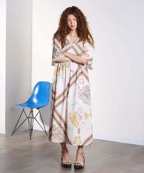 HLAADA(フラーダ)の「HLAADA for ROSEBUD/VOYAGE PRINT DRESS(ワンピース・レディース・ブラウン/ブラック・ONE SIZE)」の4枚目の写真
