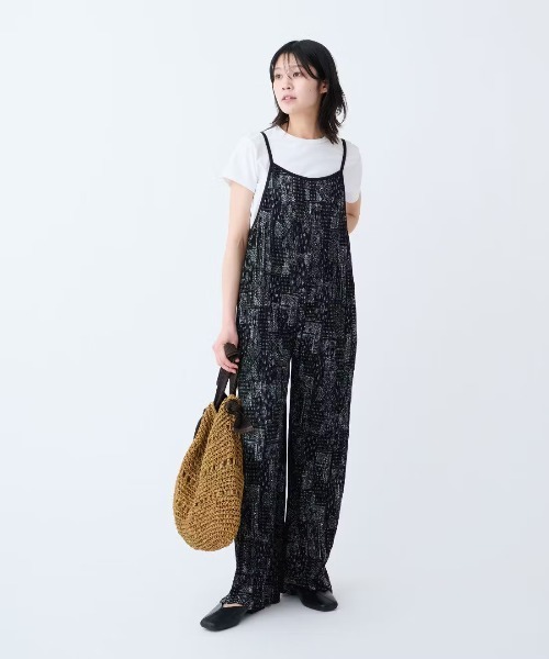 Live in comfort(リブインコンフォート)の「リブ イン コンフォート 接触冷感&抗菌防臭&吸汗速乾!Ohcool(R)IIplus素材の一枚でも重ねてもサマになる 大人のための白Tシャツ(Tシャツ/カットソー・レディース・ホワイト・4L/3L/LL/L/M/S/MP)」の10枚目の写真