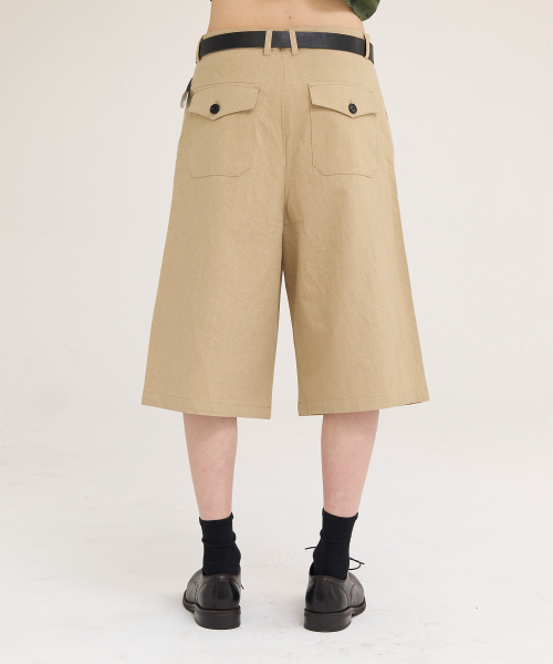 AKECII（アケシ）の「ヘリソン バミューダ コットンパンツ_ウォッシュドベージュ（その他パンツ・メンズ・その他・SMALL/MEDIUM/LARGE）」の4枚目の写真