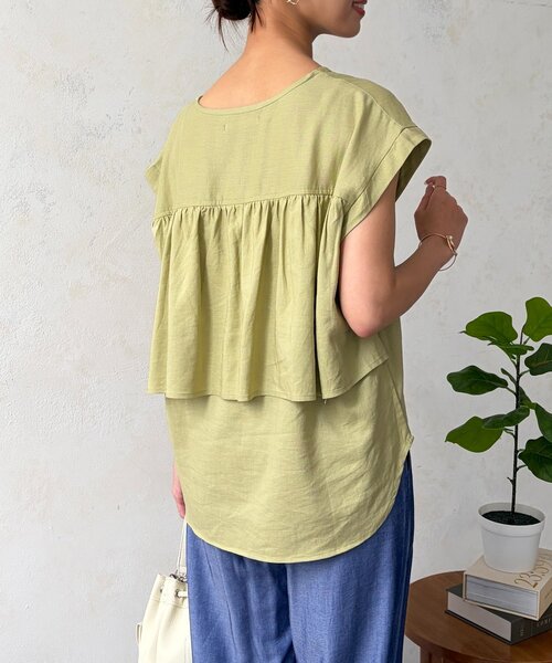 Chez toi(シェトワ)の「バックフリルスキッパーブラウス(シャツ/ブラウス・レディース・ブラック/ホワイト/グリーン系・FREE)」の3枚目の写真