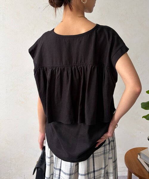 Chez toi(シェトワ)の「バックフリルスキッパーブラウス(シャツ/ブラウス・レディース・ブラック/ホワイト/グリーン系・FREE)」の2枚目の写真