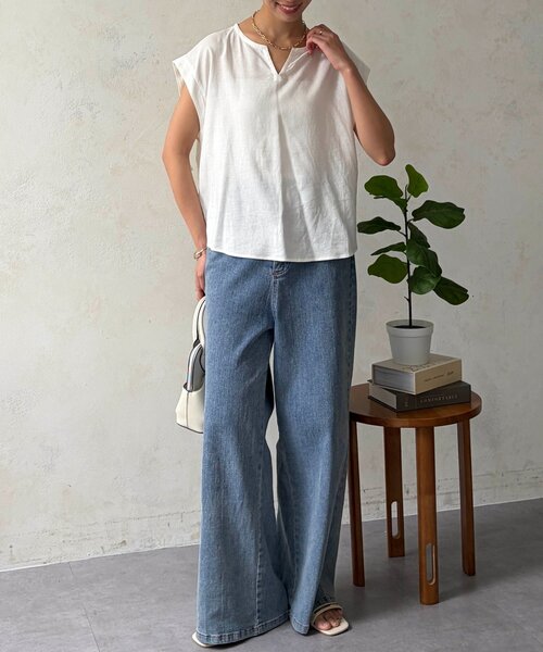 Chez toi(シェトワ)の「バックフリルスキッパーブラウス(シャツ/ブラウス・レディース・ブラック/ホワイト/グリーン系・FREE)」の4枚目の写真