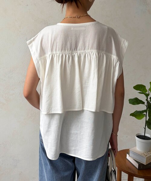 Chez toi(シェトワ)の「バックフリルスキッパーブラウス(シャツ/ブラウス・レディース・ブラック/ホワイト/グリーン系・FREE)」の8枚目の写真