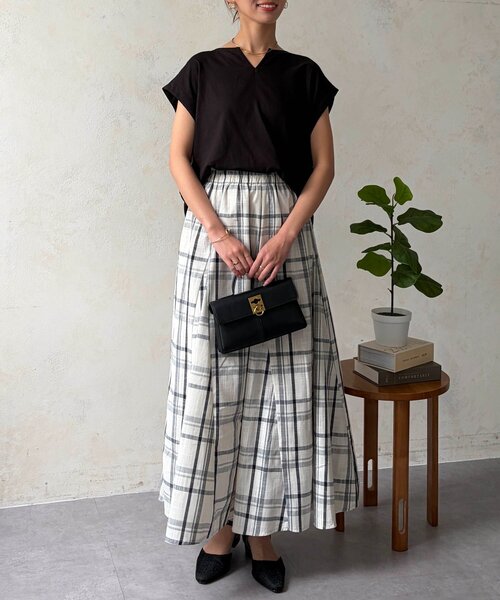 Chez toi(シェトワ)の「バックフリルスキッパーブラウス(シャツ/ブラウス・レディース・ブラック/ホワイト/グリーン系・FREE)」の18枚目の写真