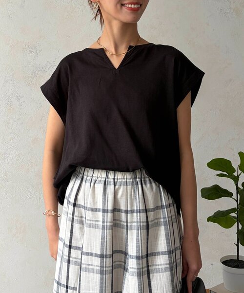 Chez toi(シェトワ)の「バックフリルスキッパーブラウス(シャツ/ブラウス・レディース・ブラック/ホワイト/グリーン系・FREE)」の19枚目の写真