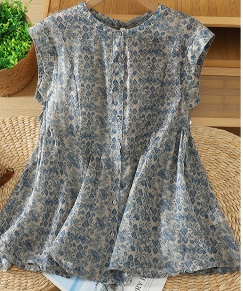 LUCPY(ラクピー)の「フラワープリントペプラムブラウス(シャツ/ブラウス・レディース・ブラウン/ブルー・XX-LARGE/X-LARGE/LARGE/MEDIUM)」の6枚目の写真