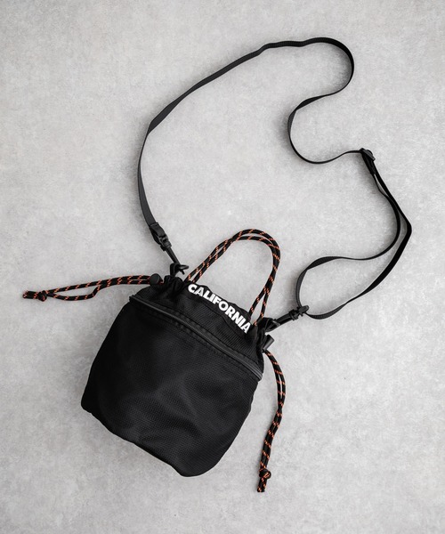 MEI(メイ)の「MEI メイ BOTTLE SHOULDER 2WAYドローコードショルダーバッグ/ハンドバッグ(ショルダーバッグ・メンズ・ブラック・FREE)」の16枚目の写真