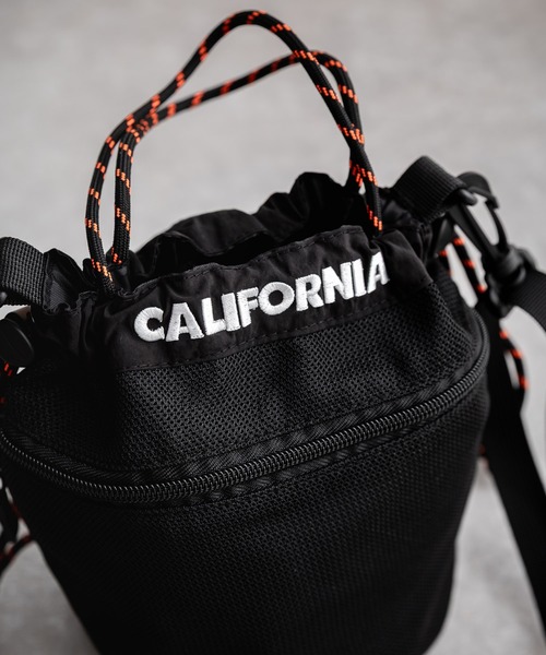 MEI(メイ)の「MEI メイ BOTTLE SHOULDER 2WAYドローコードショルダーバッグ/ハンドバッグ(ショルダーバッグ・メンズ・ブラック・FREE)」の20枚目の写真