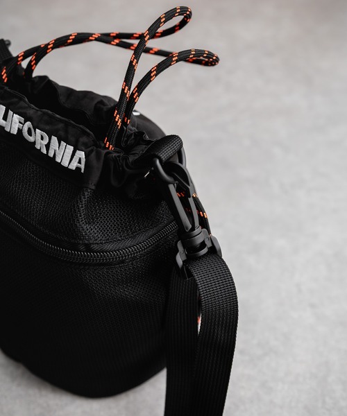 MEI(メイ)の「MEI メイ BOTTLE SHOULDER 2WAYドローコードショルダーバッグ/ハンドバッグ(ショルダーバッグ・メンズ・ブラック・FREE)」の21枚目の写真