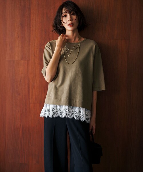 23区 S(ニジュウサンクチイサイサイズ)の「レースヘムレイヤード コンビ カットソー(Tシャツ/カットソー・レディース・オリーブ系/ベージュ系/グレー系・32)」の4枚目の写真
