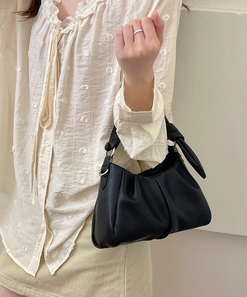 Chiina(チーナ)の「【Chiina】ソフトドレープ2WAYバッグ(ハンドバッグ・レディース・イエロー/アイボリー/ブラック/ブルーグレー・FREE)」の1枚目の写真