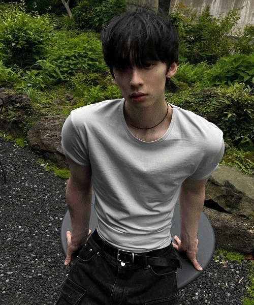 COSYHARU(コシハル)の「プレミアムエッセンシャルクロップマッスルT(Tシャツ/カットソー・メンズ・ホワイト/ライトグレー/カーキ/チャコール/ブラック・LARGE/MEDIUM)」の4枚目の写真