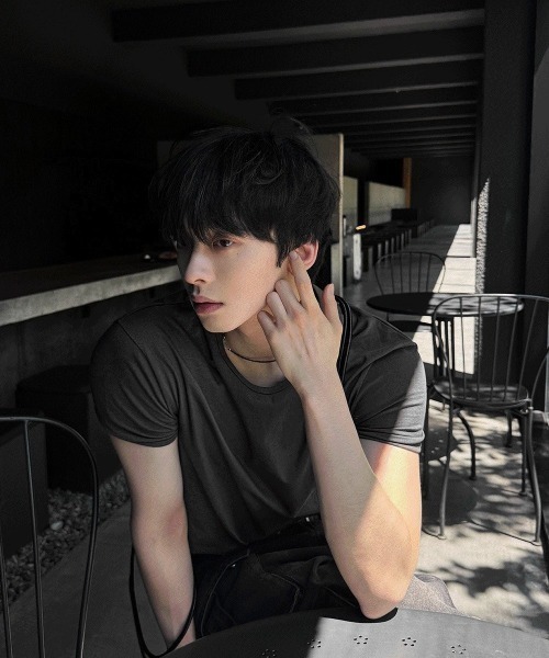 COSYHARU(コシハル)の「プレミアムエッセンシャルクロップマッスルT(Tシャツ/カットソー・メンズ・ホワイト/ライトグレー/カーキ/チャコール/ブラック・LARGE/MEDIUM)」の9枚目の写真