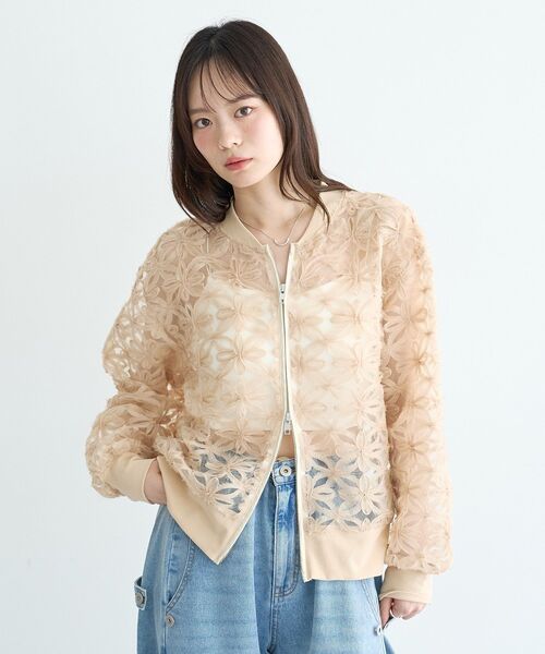 earth music&ecology(アースミュージックアンドエコロジー)の「フラワーレースブルゾン(ブルゾン・レディース・ベージュ/ブラック・FREE)」の3枚目の写真