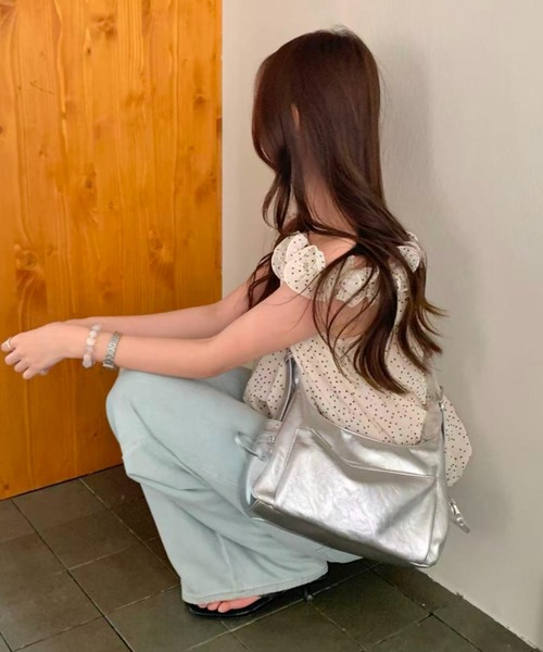 LETee(レティー)の「トレンド感たっぷり!シンプルで使いやすい大人カジュアルな合皮ショルダーバッグ(ショルダーバッグ・レディース・ベージュ/シルバー/ブラウン/ブラック・FREE)」の21枚目の写真