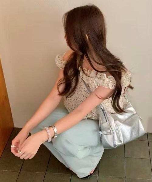 LETee(レティー)の「トレンド感たっぷり!シンプルで使いやすい大人カジュアルな合皮ショルダーバッグ(ショルダーバッグ・レディース・ベージュ/シルバー/ブラウン/ブラック・FREE)」の22枚目の写真