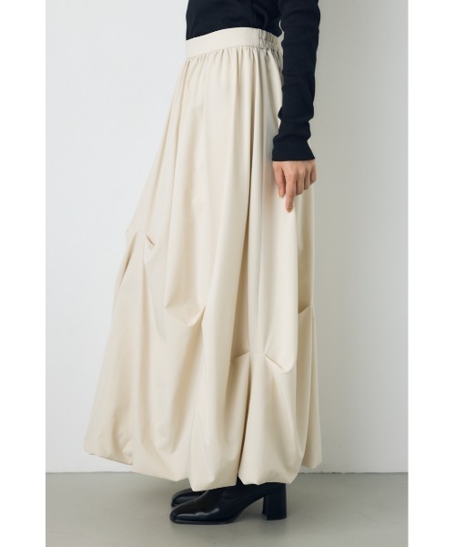 AZUL by moussy(アズールバイマウジー)の「【たっぷり立体感】タックバルーンスカート 秋服 冬服【身長/骨格別着用画像あり】デザインスカート(スカート・レディース・アイボリー/ブラック・SMALL/MEDIUM)」の7枚目の写真