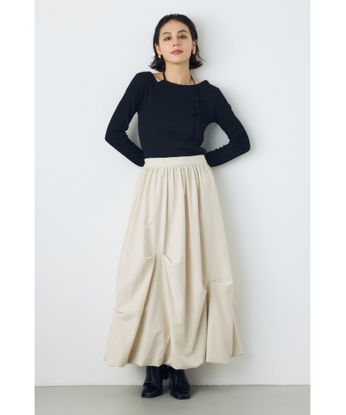AZUL by moussy(アズールバイマウジー)の「【たっぷり立体感】タックバルーンスカート 秋服 冬服【身長/骨格別着用画像あり】デザインスカート(スカート・レディース・アイボリー/ブラック・SMALL/MEDIUM)」の4枚目の写真