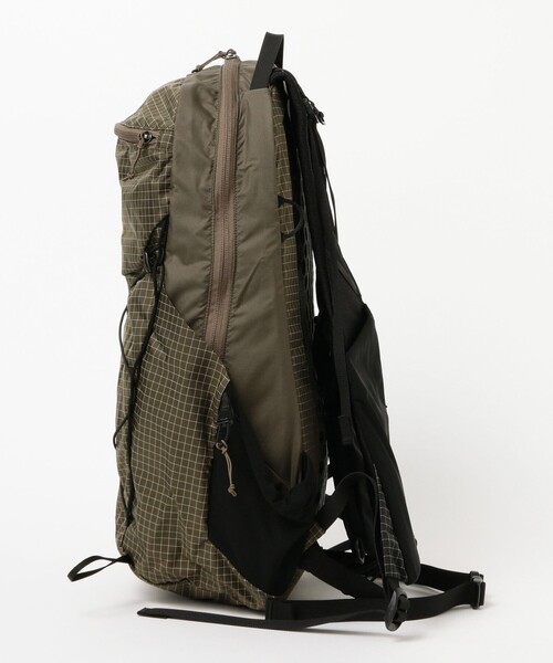 BEAMS BOY(ビームスボーイ)の「ARC’TERYX / Aerios 18 Backpack(トートバッグ・レディース・ブラウン/ブラック・ONE SIZE)」の3枚目の写真