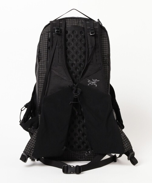 BEAMS BOY(ビームスボーイ)の「ARC’TERYX / Aerios 18 Backpack(トートバッグ・レディース・ブラウン/ブラック・ONE SIZE)」の11枚目の写真