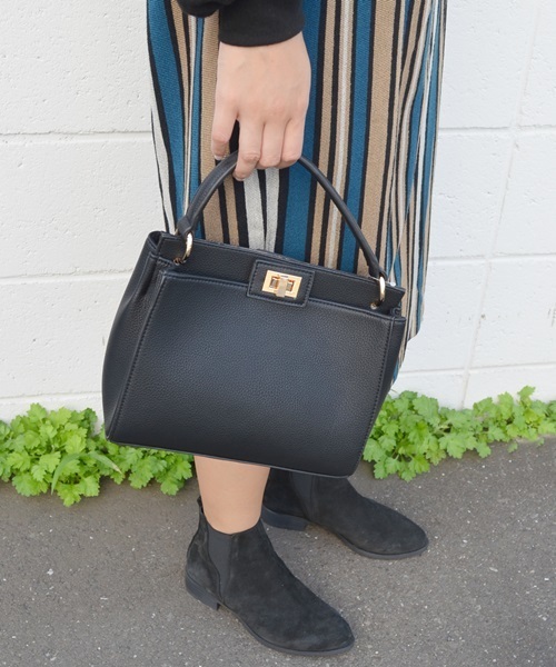 Khaju（カージュ）の「《一部予約》Khaju: 2ポケットバッグ■（ショルダーバッグ・レディース・ホワイト/ブラック/レッド/ベージュ・ONE SIZE）」の2枚目の写真