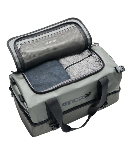 incase(インケース)の「INTR20045-ANTIncase TRACTO Split Duffel 40 - Anthracite(ボストンバッグ・メンズ・チャコールグレー・ONE SIZE)」の2枚目の写真