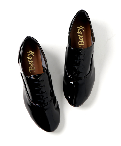 BETTY CLUB（ベティクラブ）の「レースアップエナメルマニッシュシューズ 【MADE IN JAPAN】（ドレスシューズ・レディース・ブラック/ワイン/グレー・24.0cm/24.5cm/22.5cm/23.5cm/23.0cm）」の7枚目の写真