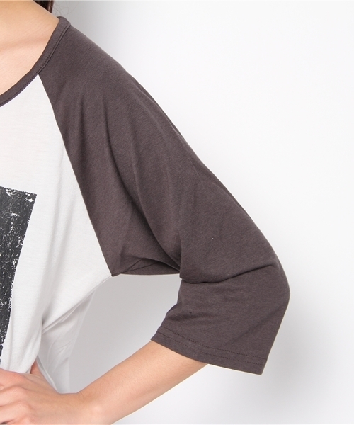 WEGO(ウィゴー)の「KISSラグランTee(Tシャツ/カットソー・レディース・オフホワイト/ブラック・FREE)」の7枚目の写真