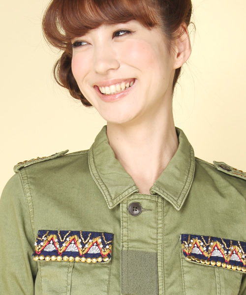 Another Edition(アナザーエディション)の「AE JQテープ ミリタリー BLSN(ブルゾン・レディース・ベージュ/オリーブ・SMALL/MEDIUM)」の8枚目の写真