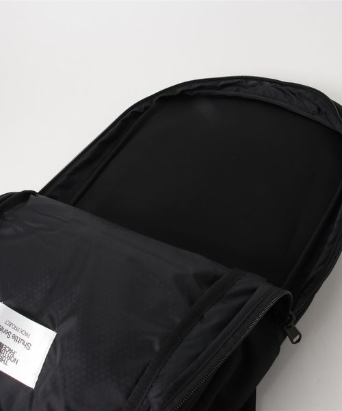 THE NORTH FACE(ザノースフェイス)の「THE NORTH FACE / ザ ノースフェイス SHUTTLE DAYPACK (バックパック/リュック・メンズ・ブラック/ライトグレー・FREE)」の5枚目の写真