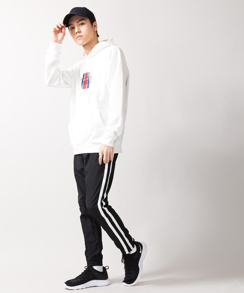 WEGO（ウィゴー）の「WEGO/FINALLYロゴプルパーカー（パーカー・メンズ・ブラック/ホワイト・LARGE/MEDIUM/SMALL）」の4枚目の写真