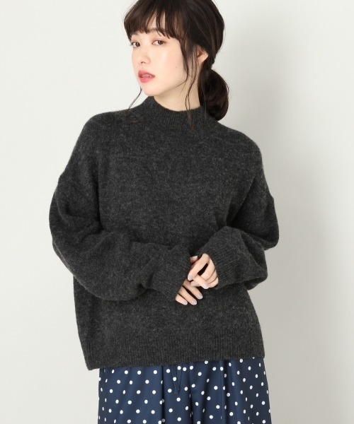 LOWRYS FARM（ローリーズファーム）の「ストレッチハイネックプルオーバー　802554（ニット/セーター・レディース・チャコールグレー/ブラウン/ベージュ/ネイビー・MEDIUM/LARGE）」の2枚目の写真