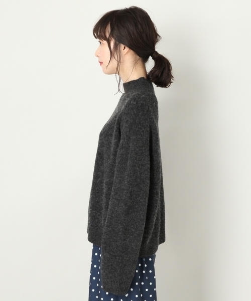 LOWRYS FARM（ローリーズファーム）の「ストレッチハイネックプルオーバー　802554（ニット/セーター・レディース・チャコールグレー/ブラウン/ベージュ/ネイビー・MEDIUM/LARGE）」の5枚目の写真