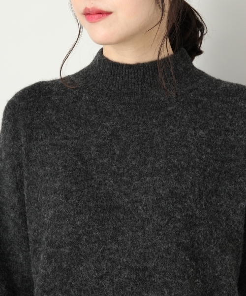 LOWRYS FARM（ローリーズファーム）の「ストレッチハイネックプルオーバー　802554（ニット/セーター・レディース・チャコールグレー/ブラウン/ベージュ/ネイビー・MEDIUM/LARGE）」の7枚目の写真