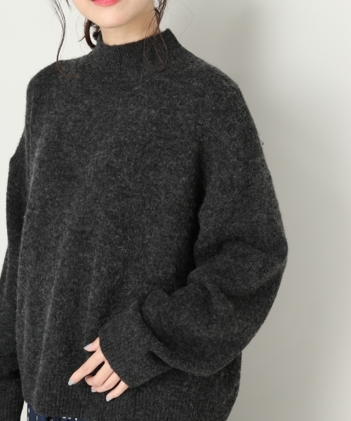 LOWRYS FARM（ローリーズファーム）の「ストレッチハイネックプルオーバー　802554（ニット/セーター・レディース・チャコールグレー/ブラウン/ベージュ/ネイビー・MEDIUM/LARGE）」の8枚目の写真