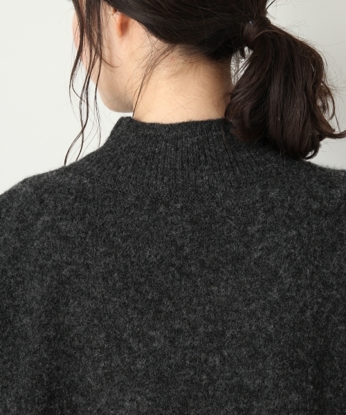 LOWRYS FARM（ローリーズファーム）の「ストレッチハイネックプルオーバー　802554（ニット/セーター・レディース・チャコールグレー/ブラウン/ベージュ/ネイビー・MEDIUM/LARGE）」の11枚目の写真