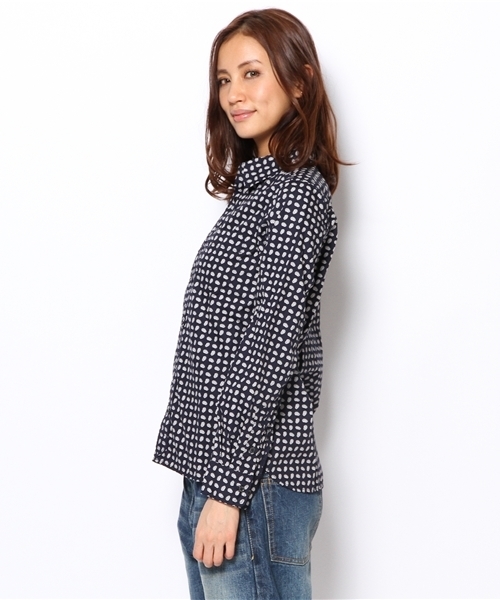 BEAMS BOY（ビームスボーイ）の「BEAMS BOY / プリントレギュラーカラーシャツ（シャツ/ブラウス・レディース・オリーブ/ネイビー・ONE SIZE）」の4枚目の写真