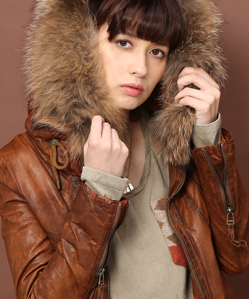 goa（ゴア）の「ラクーンファー付レザーフードジャケット（その他アウター・レディース・ブラック/ベージュ/キャメル・FREE）」の3枚目の写真