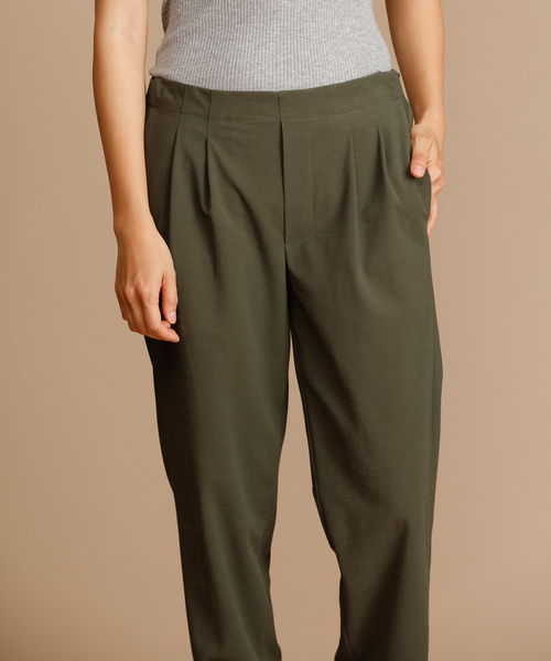 Munich（ミューニック）の「ストレッチトリコットタックテーパードパンツ（その他パンツ・レディース・ネイビー/オリーブ/ナチュラル/キャメル・S/M/XS）」の18枚目の写真