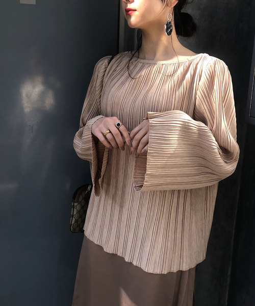 CIEL'AIR(シエルエアー)の「【CIEL'AIR/シエルエアー】プリーツセットアップフレア袖トップス(セットアップアイテム)(Tシャツ/カットソー・レディース・グレー/ベージュ・FREE)」の4枚目の写真