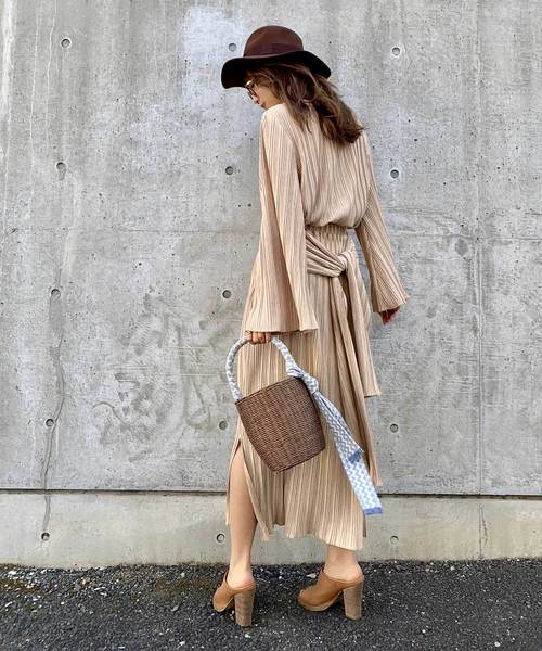 CIEL'AIR(シエルエアー)の「【CIEL'AIR/シエルエアー】プリーツセットアップフレア袖トップス(セットアップアイテム)(Tシャツ/カットソー・レディース・グレー/ベージュ・FREE)」の9枚目の写真