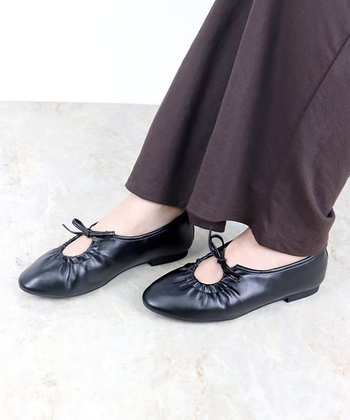 LibertyDoll(リバティードール)の「Liberty Doll / ラウンドトゥギャザーデザインバレエパンプス(1140)(パンプス・レディース・ホワイト/ブラック・LL/3L/SS/S/M/L)」の2枚目の写真