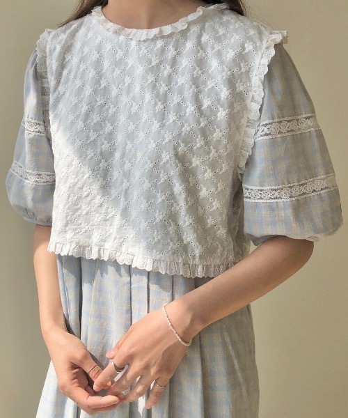 sakishimatokyo（サキシマトーキョー）の「【ZOZO限定】サキシマamp「オハナリボンノブラウスベスト」（ベスト・レディース・ホワイト・FREE）」の2枚目の写真