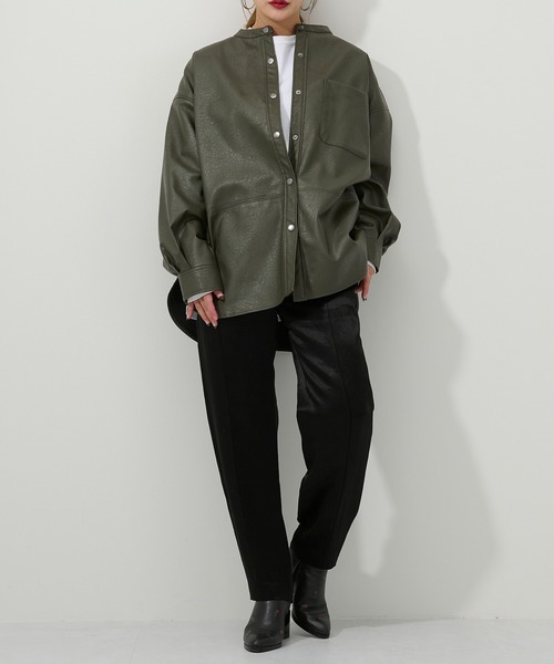 M nort（エムノート）の「【わたなべ麻衣プロデュース】バンドカラーレザーシャツジャケット（シャツ/ブラウス・レディース・グリーン・FREE）」の2枚目の写真